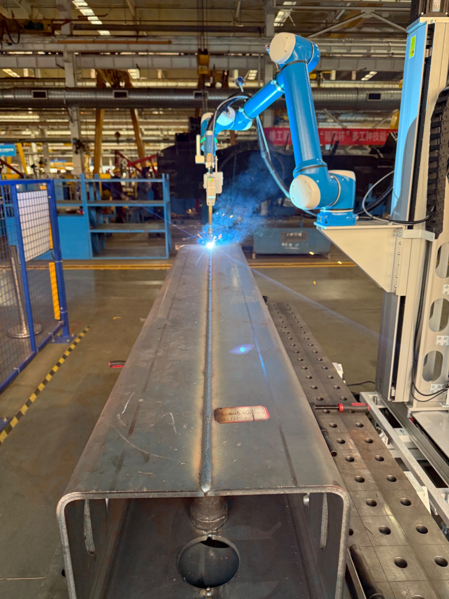 Industrial welding robot